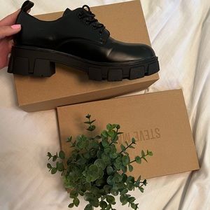 BLACK OXFORD PLATFORM SHOES (Steve Madden) never worn!